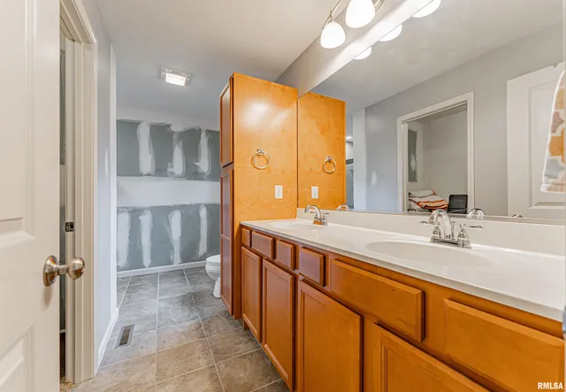 $260,000 | 3 Megan Court, Bloomington, IL 61705