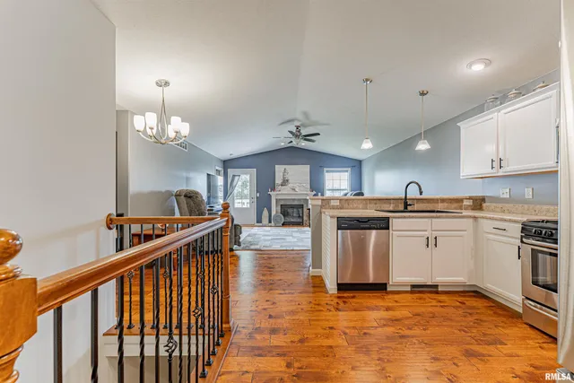 $260,000 | 3 Megan Court, Bloomington, IL 61705