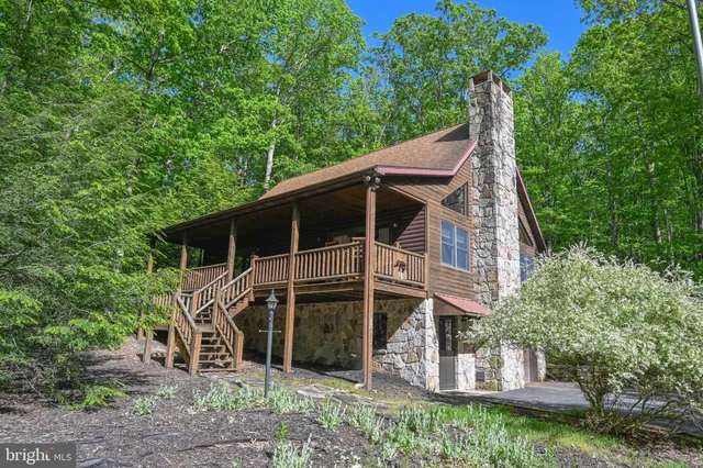 a view of a backyard with sitting area