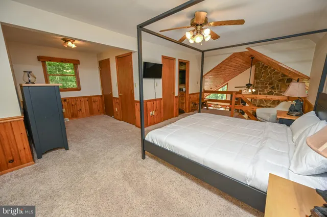 a view of a bench in the middle of a yard