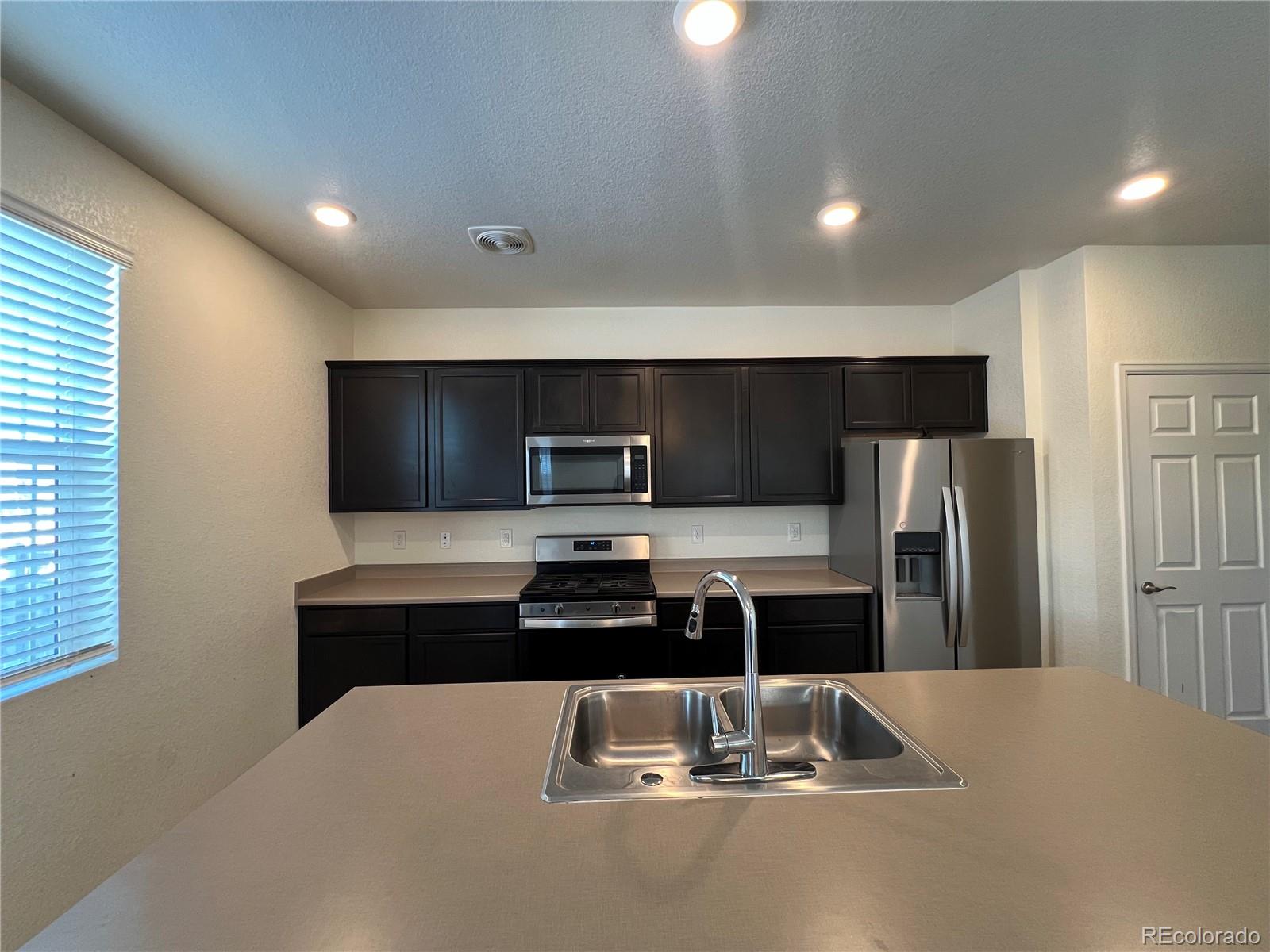 6040 North Gibralter Court Aurora, CO 80019 - Photo 3 of 14