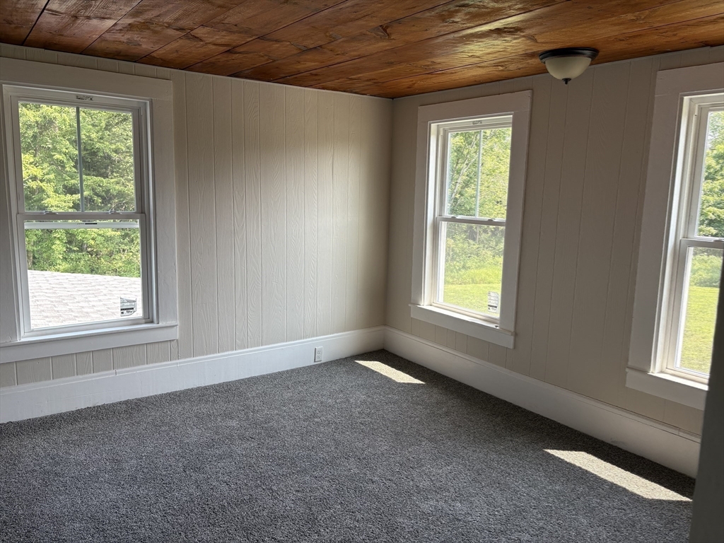 208 Greenfield Road Deerfield, MA 01373 - Photo 18 of 28 an empty room with a window