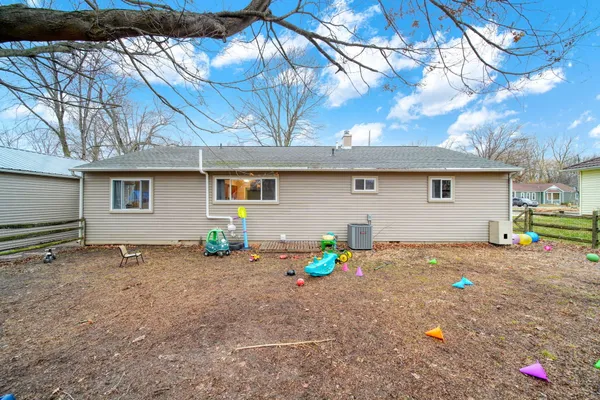 $227,500 | 3657 Roosevelt Circle, Jackson, MI 49203