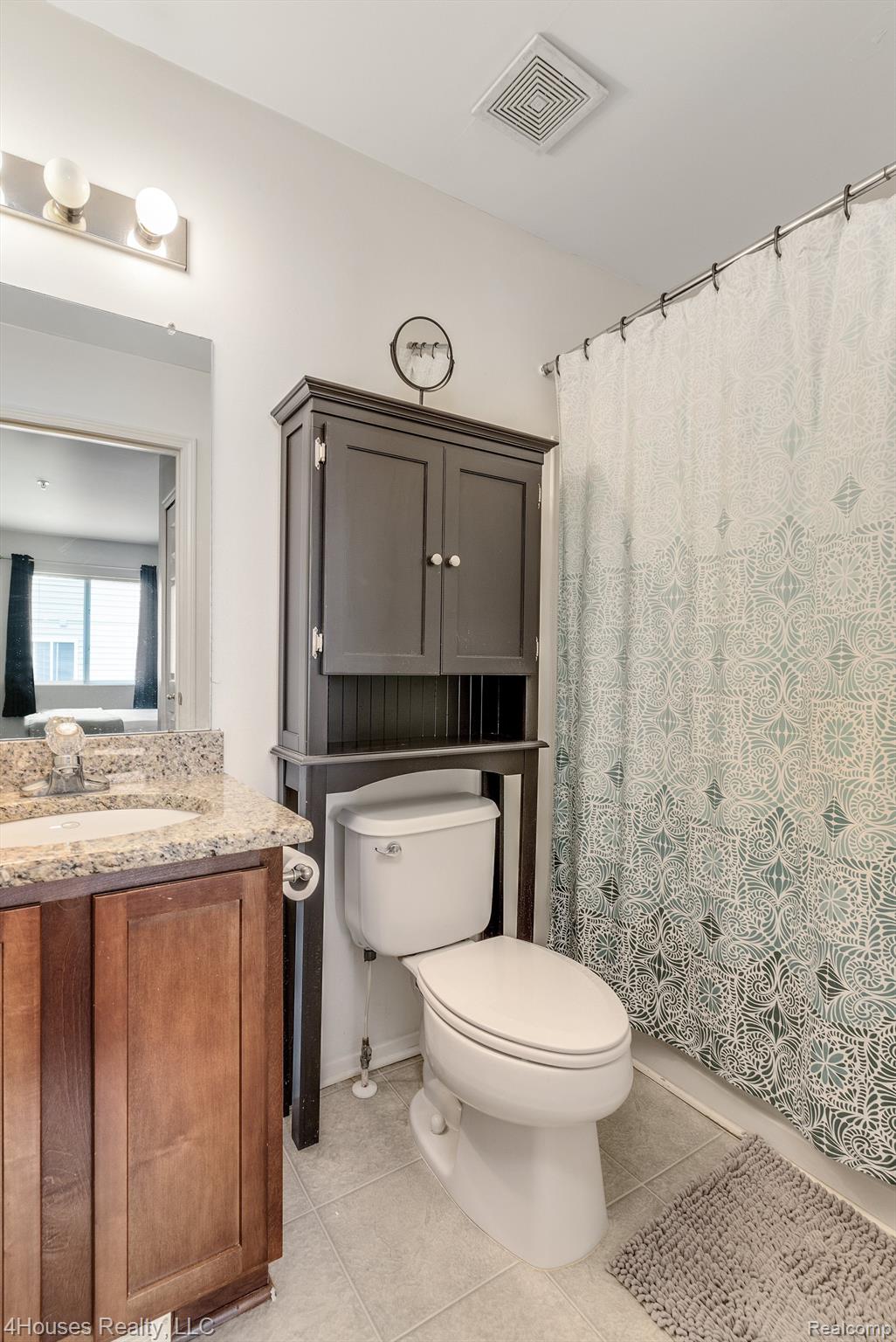 654 Lydia Lane, Unit 48 Pontiac, MI 48341 - Photo 30 of 38 Primary Full Bath