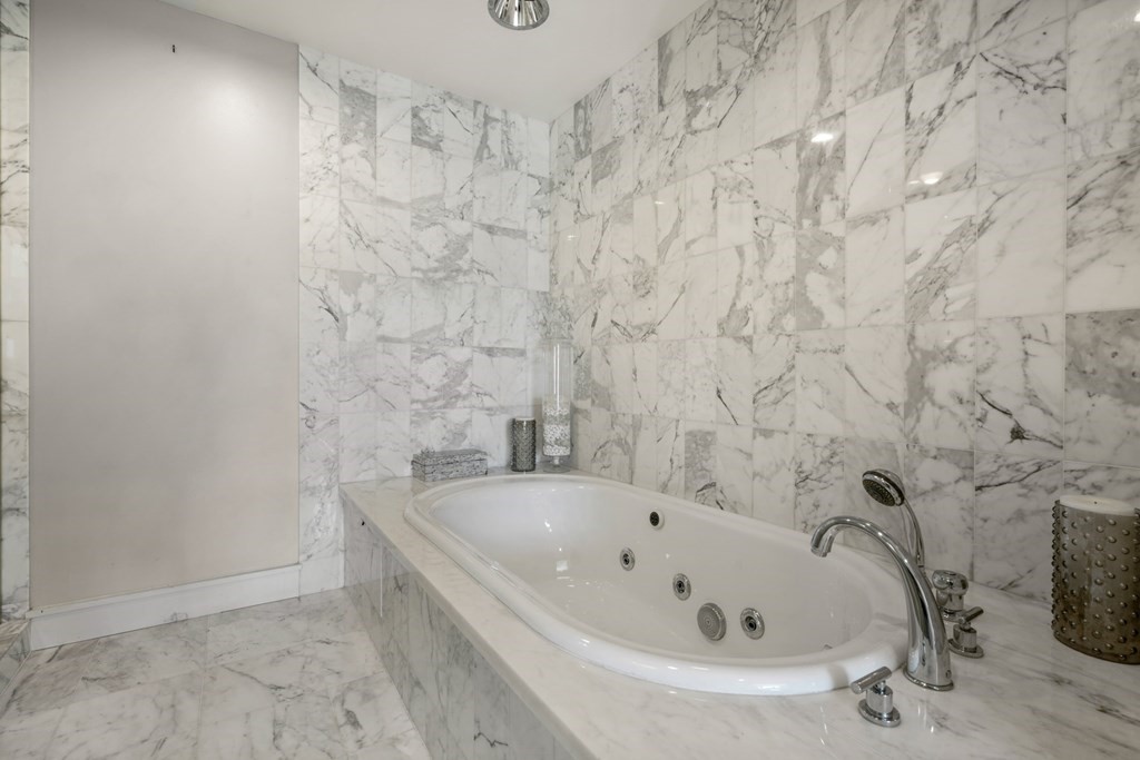 2 Battery Wharf, Unit 2503 Boston, MA 02109 - Photo 11 of 23 a bathroom with a bathtub