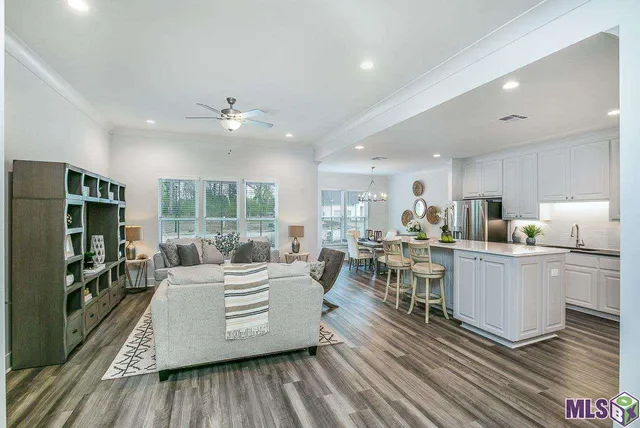 $2,300 | 8911 Southlawn Drive, Baton Rouge, LA 70810