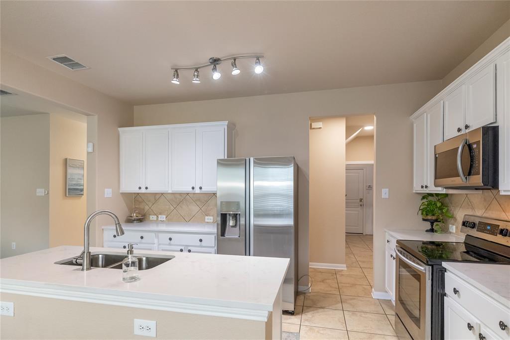 12208 Vienna Apple Road Fort Worth, TX 76244 - Photo 7 of 40