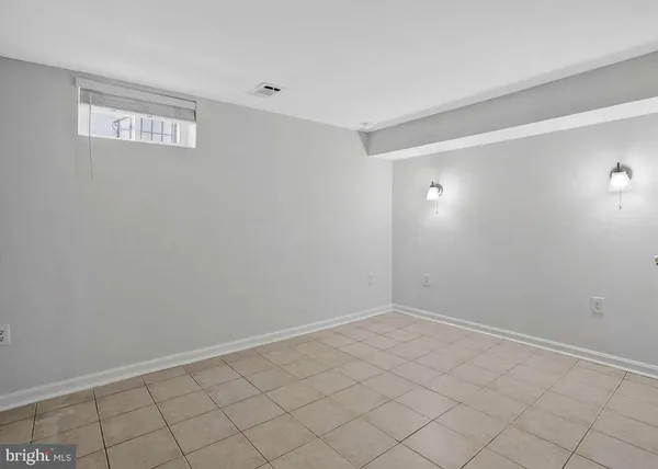 $3,400 | 2509 Oberlin Drive, Alexandria, VA 22307