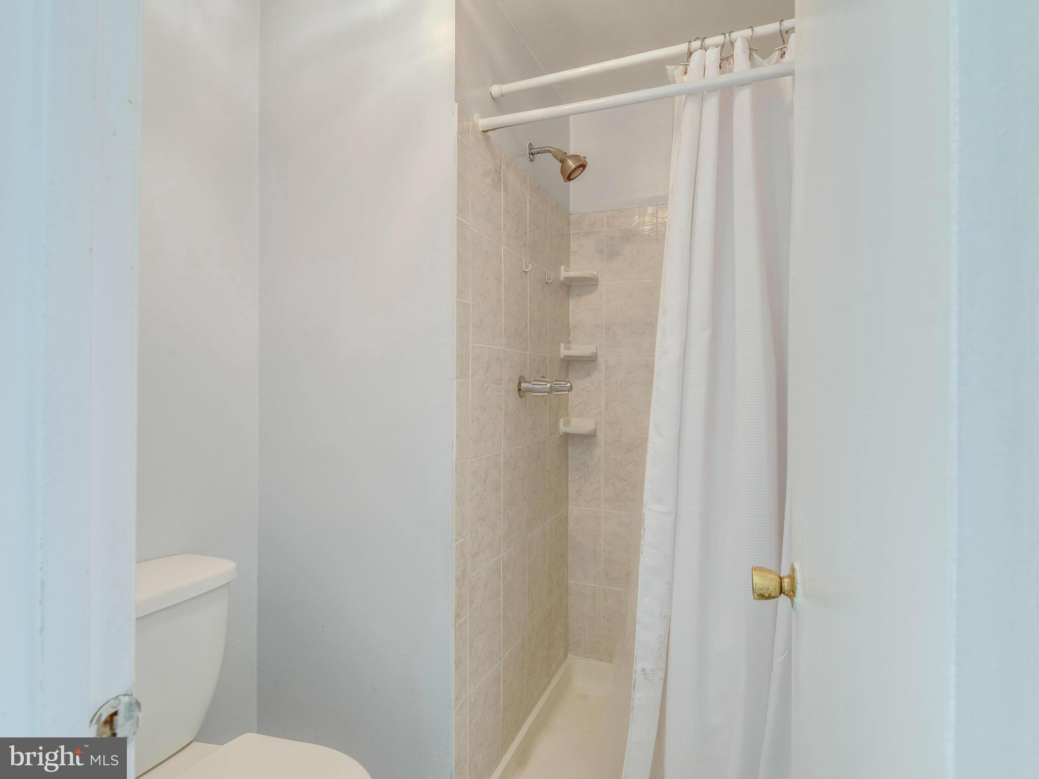 214 North Cottage Road Sterling, VA 20164 - Photo 20 of 25 Bedroom (Master)-Full Bath