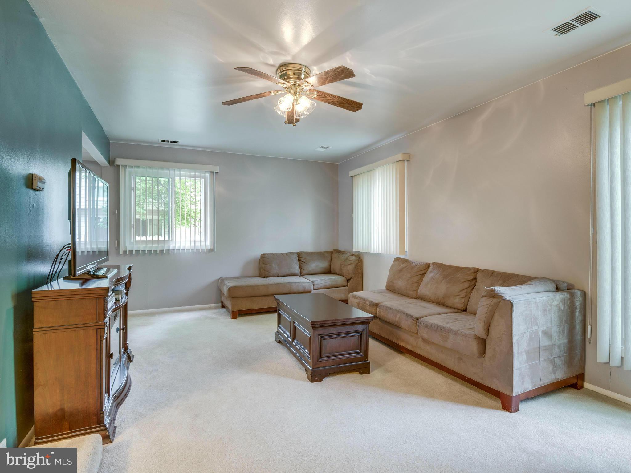 214 North Cottage Road Sterling, VA 20164 - Photo 4 of 25 Living Room