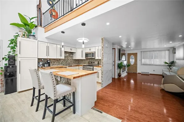 $325,000 | 124 Broadcrest Drive, Pittsburgh, PA 15235