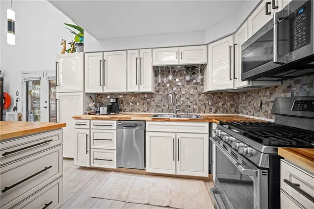 $325,000 | 124 Broadcrest Drive, Pittsburgh, PA 15235