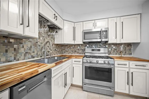 $325,000 | 124 Broadcrest Drive, Pittsburgh, PA 15235