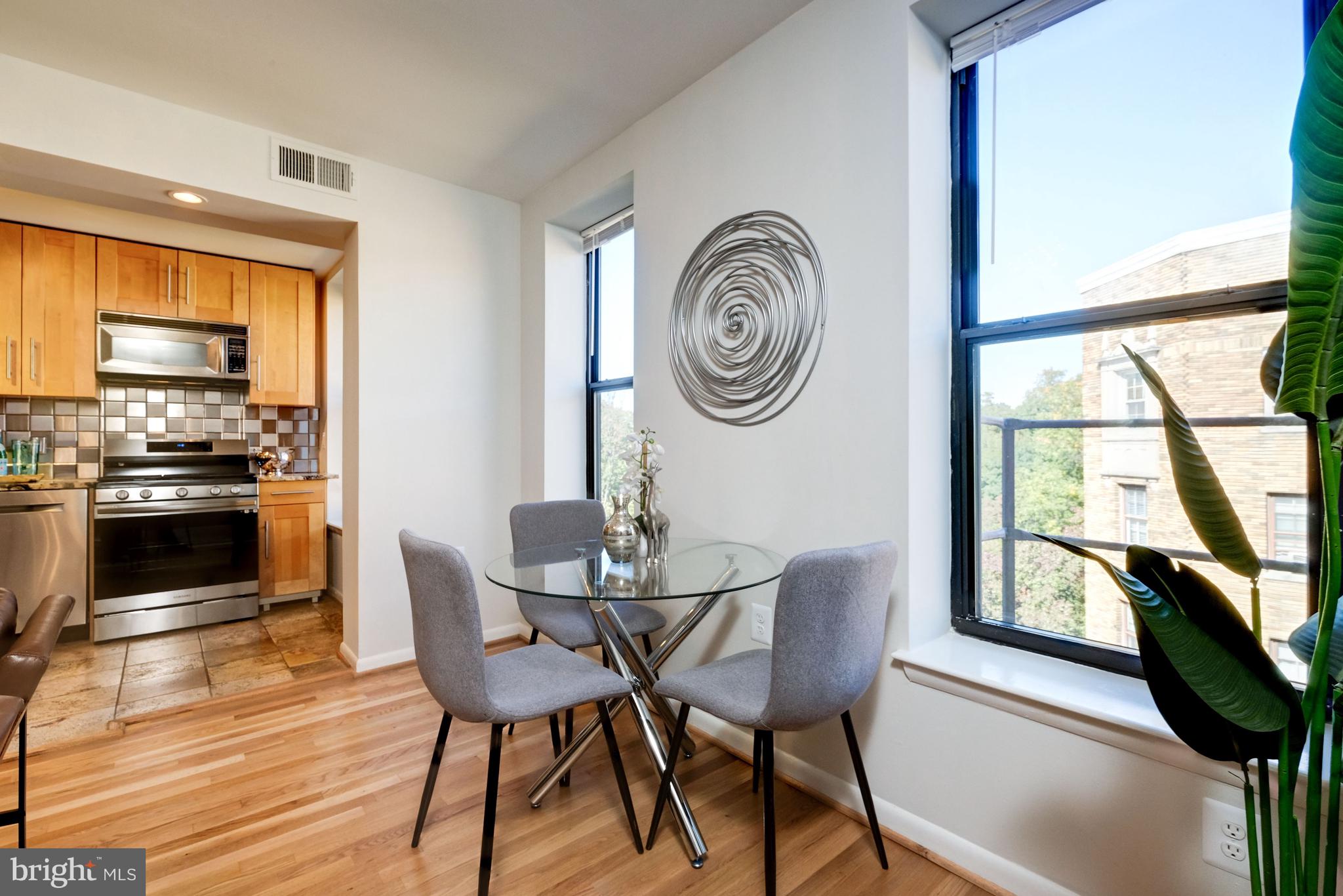2633 Adams Mill Road Northwest, Unit 401 Washington, DC 20009 - Photo 7 of 27 Dining area