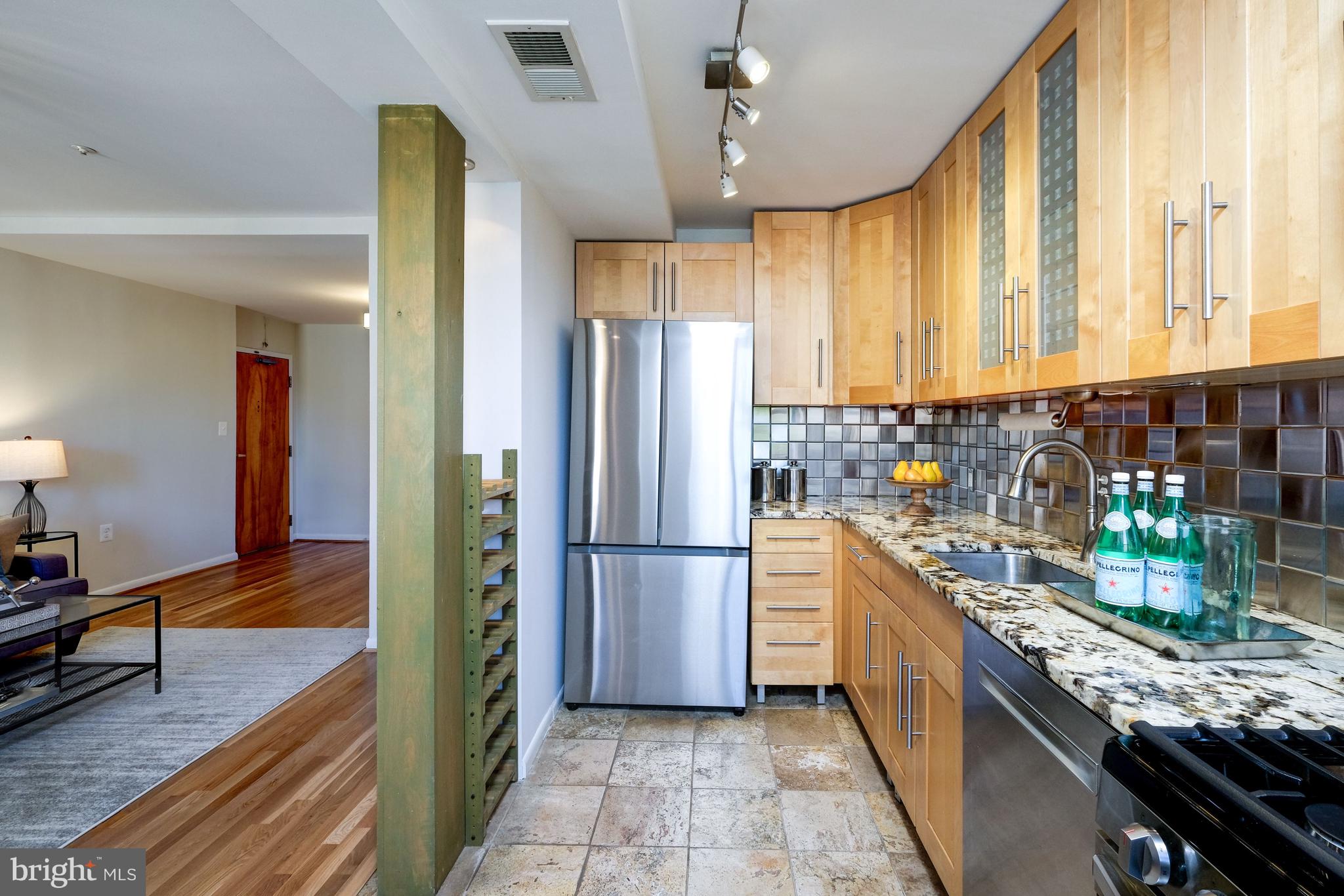 2633 Adams Mill Road Northwest, Unit 401 Washington, DC 20009 - Photo 10 of 27 Stainless steel appliances