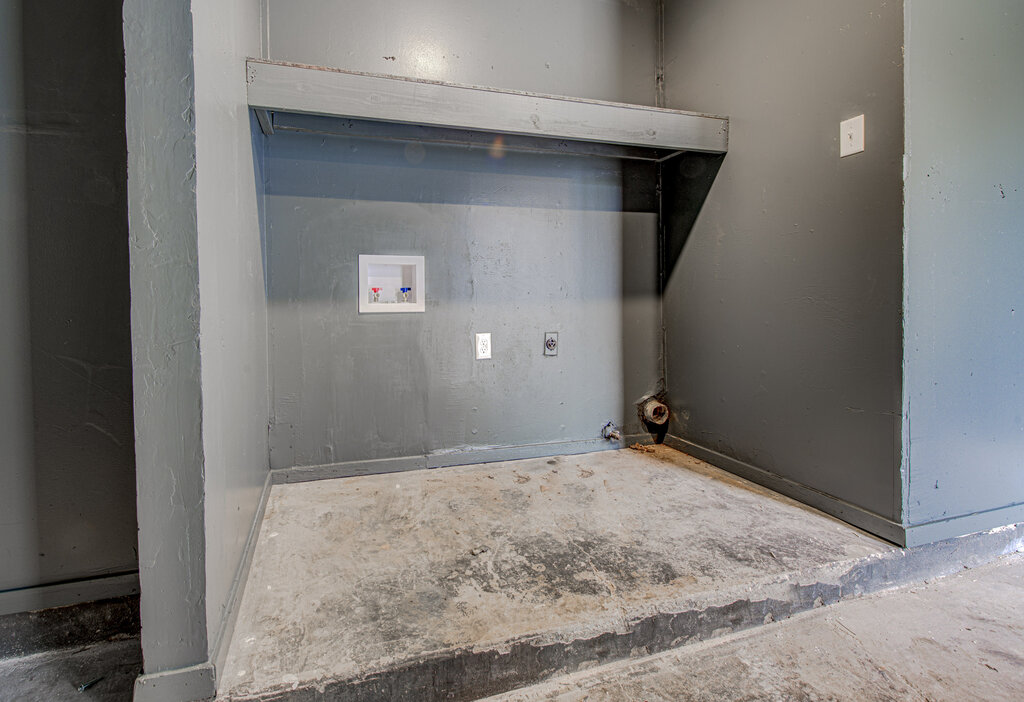 1306 Bonnie Brae Street, Unit B Austin, TX 78753 - Photo 23 of 28 a view of an empty room