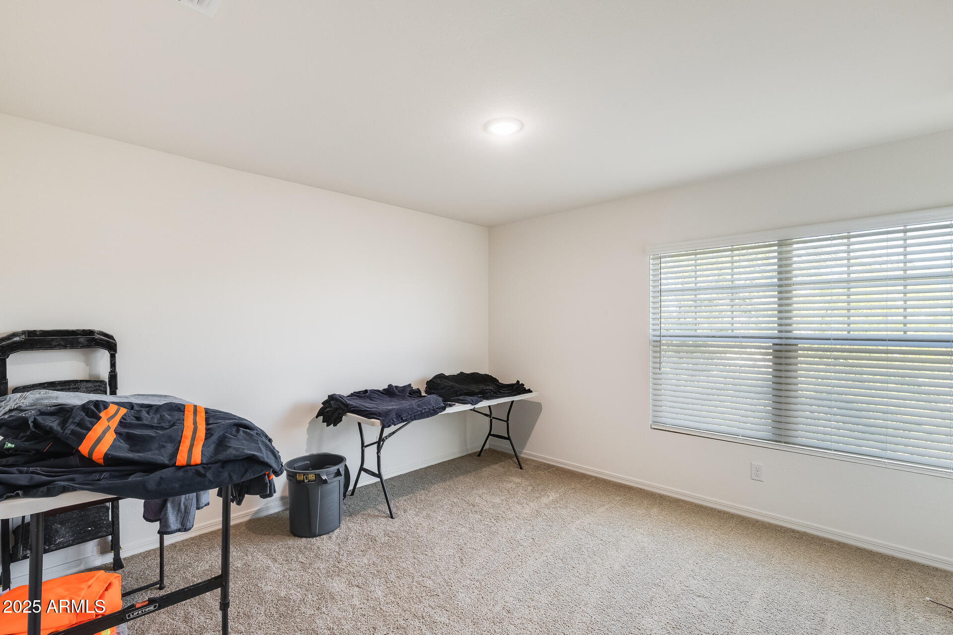 5663 East Moira Road Florence, AZ 85132 - Photo 22 of 37 a workspace with furniture and a window