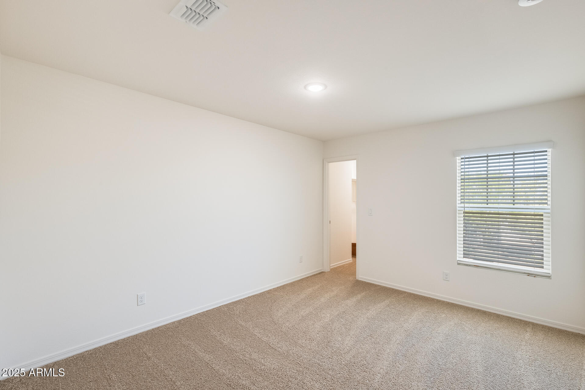 5663 East Moira Road Florence, AZ 85132 - Photo 23 of 37 an empty room with windows