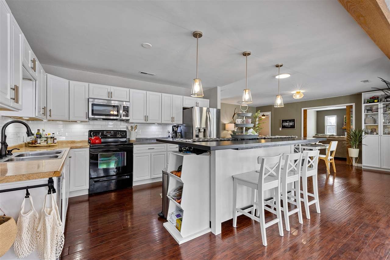 695 South Troy Road Robins, IA 52328 - Photo 9 of 45 Gallery Image 9