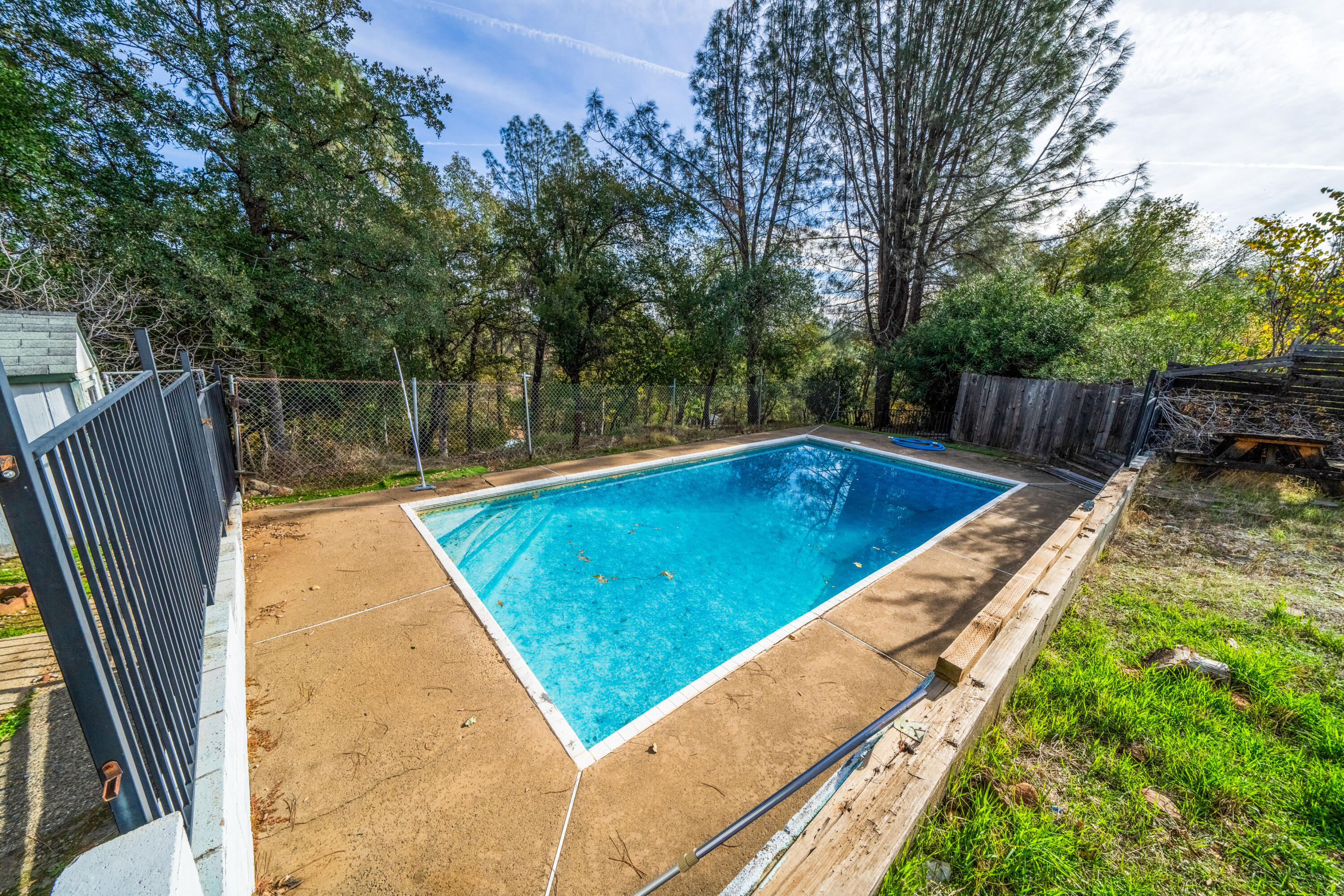 1330 Scenic Way Redding, CA 96001 - Photo 25 of 43 a view of swimming pool