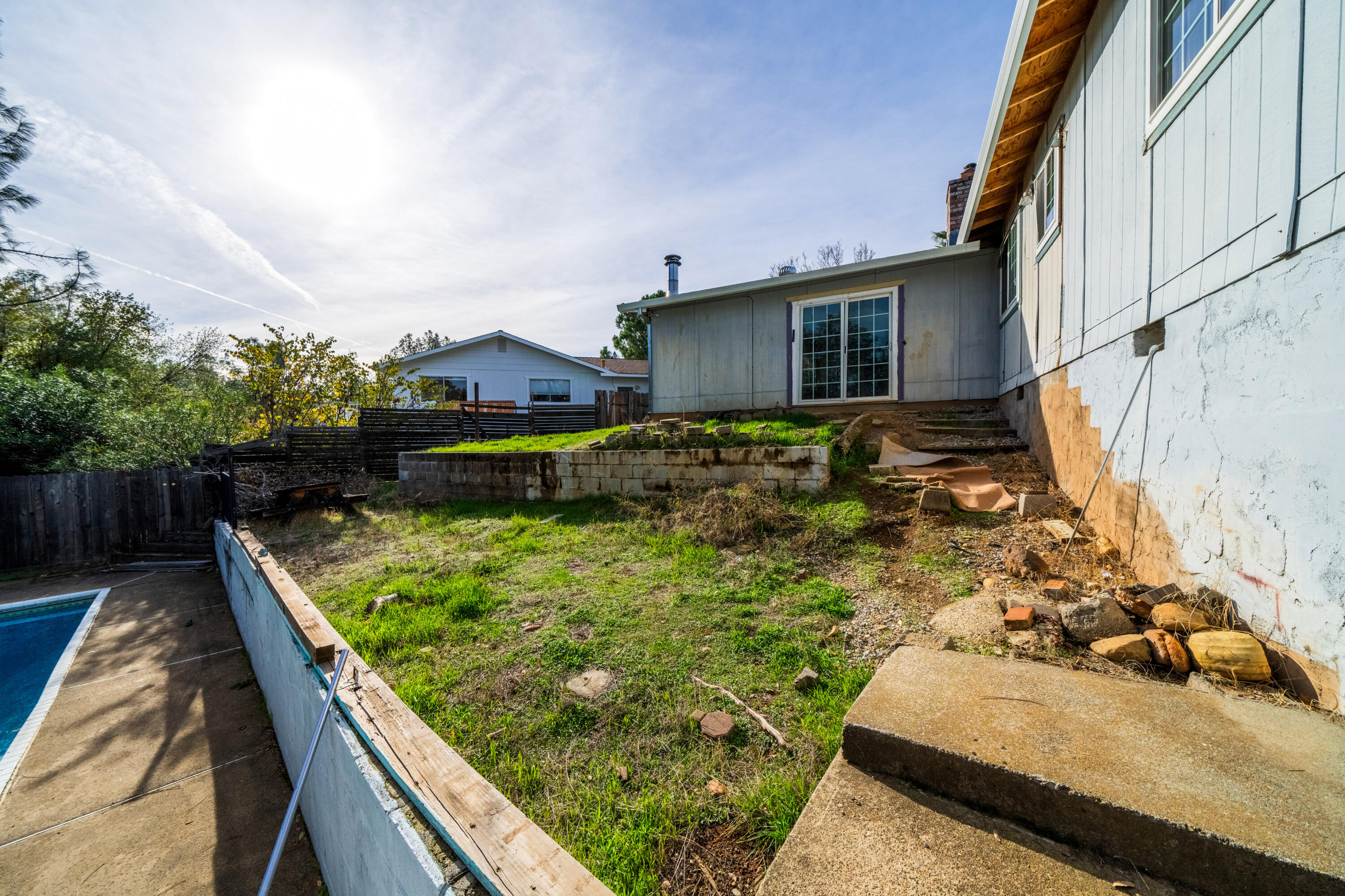 1330 Scenic Way Redding, CA 96001 - Photo 34 of 43 a view of a backyard with sitting area
