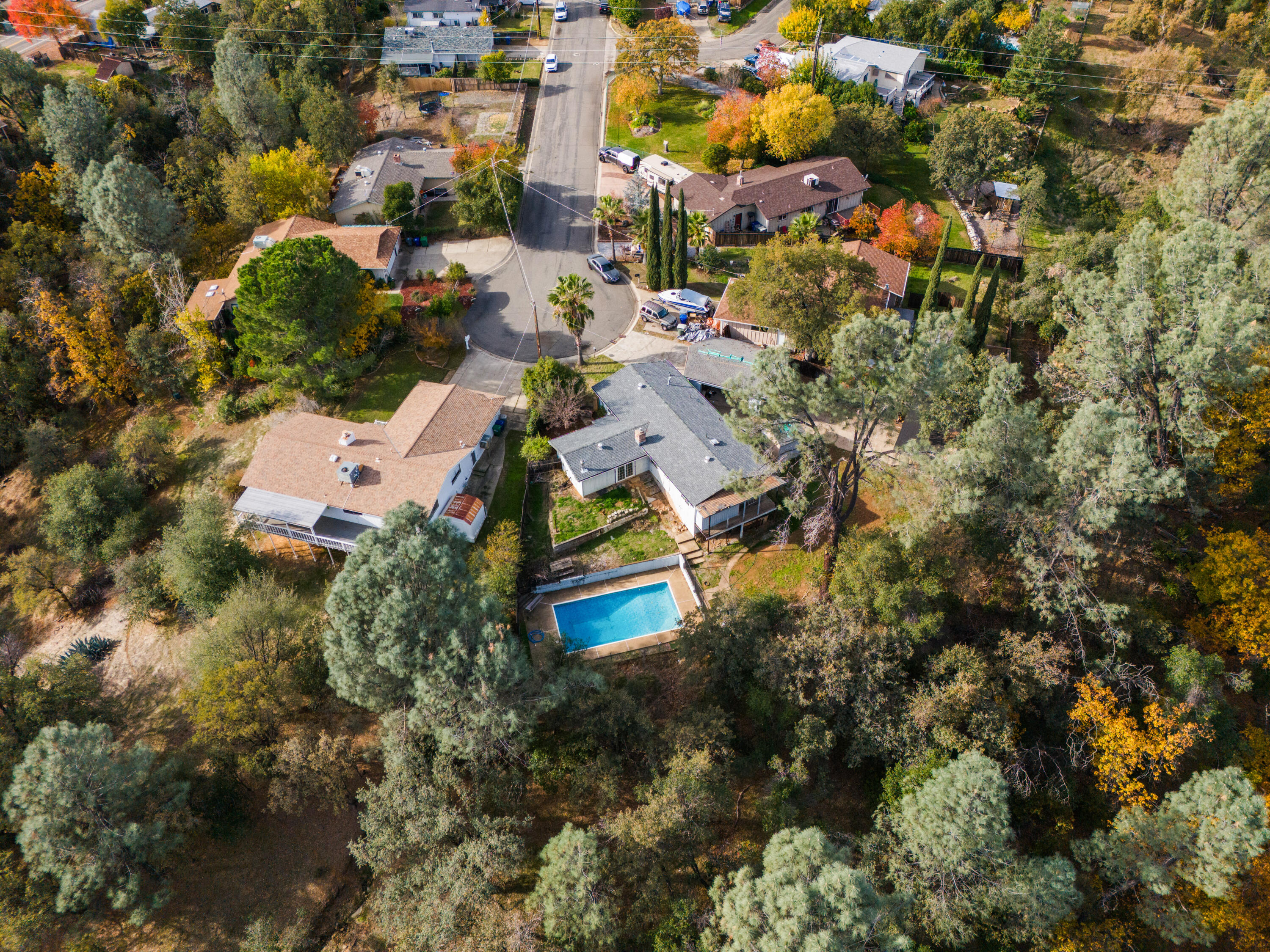 1330 Scenic Way Redding, CA 96001 - Photo 38 of 43 an aerial view of residential house with swimming pool and green space