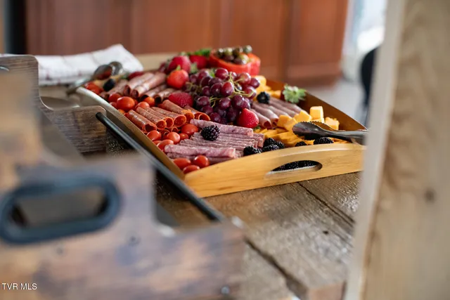 $5,100,000 | 383 Tva Road South, Bristol, TN 37620