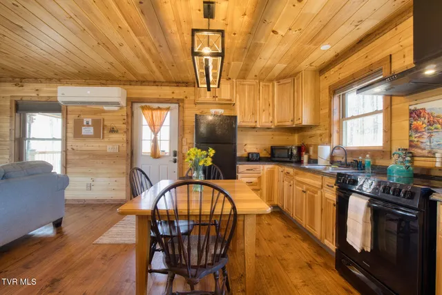 $5,100,000 | 383 Tva Road South, Bristol, TN 37620