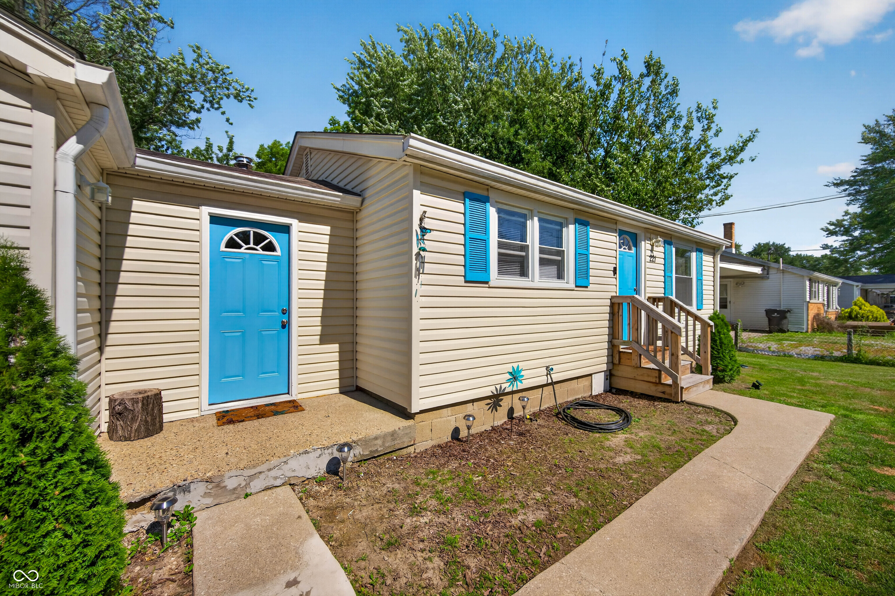 221 Della Road Columbus, IN 47203 - Photo 9 of 58