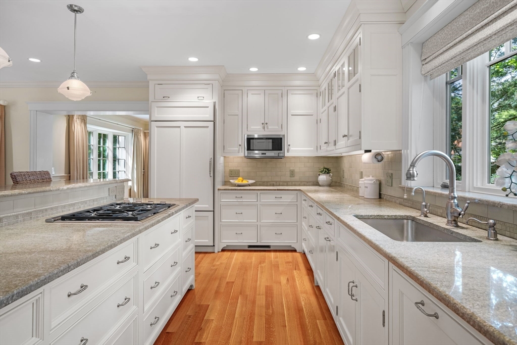 20 Elmwood Road Marblehead, MA 01945 - Photo 8 of 38