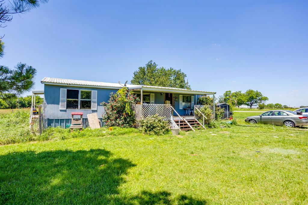 1100 Knob Road Springtown, TX 76082 - Photo 3 of 28