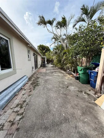 $3,750 | Country Club of Miami, Hialeah, FL 33015