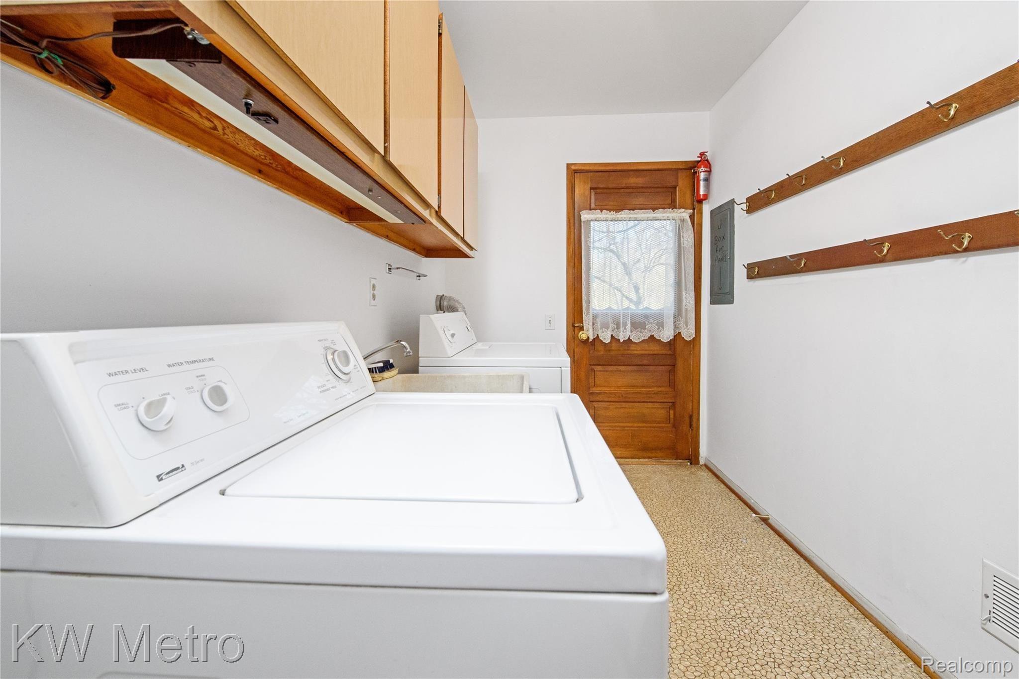 5000 Commerce Road West Bloomfield, MI 48324 - Photo 15 of 20 DSC_4492.jpg