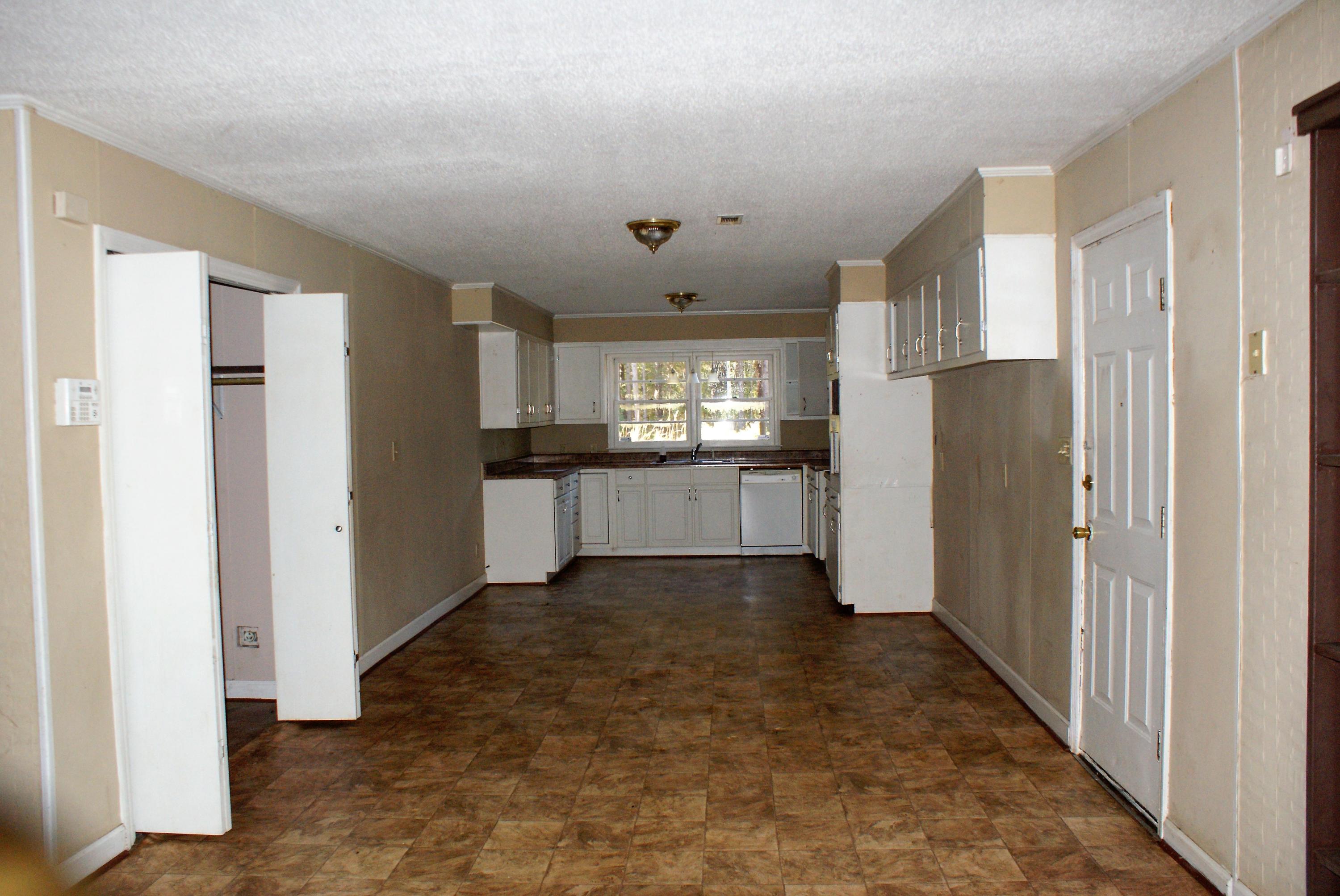 3307 Possum Corner Road Walterboro, SC 29488 - Photo 12 of 24 Kitchen