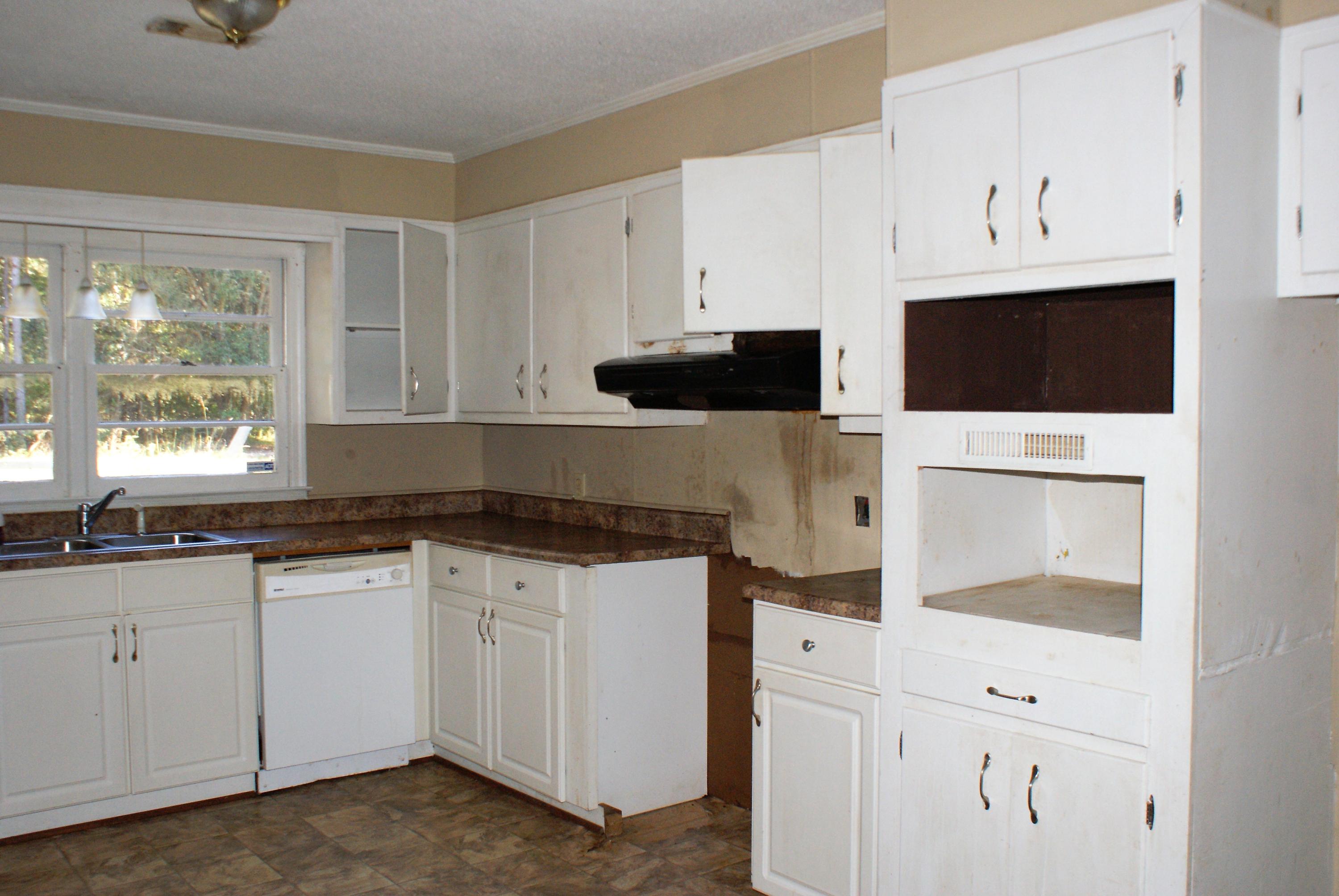 3307 Possum Corner Road Walterboro, SC 29488 - Photo 13 of 24 Kitchen