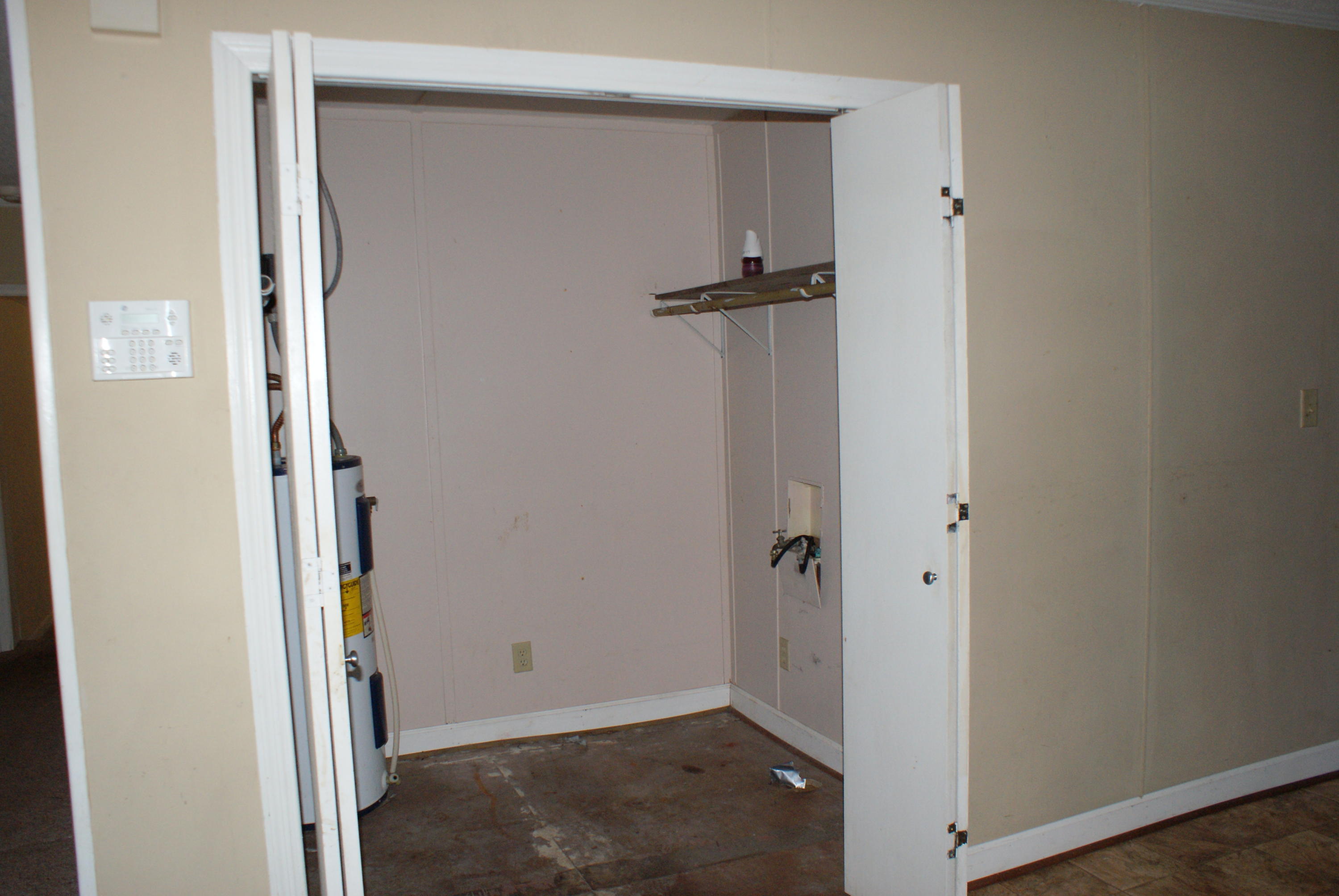 3307 Possum Corner Road Walterboro, SC 29488 - Photo 16 of 24 Laundry Room