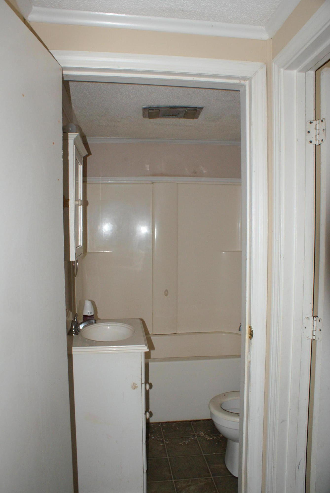 3307 Possum Corner Road Walterboro, SC 29488 - Photo 23 of 24 Hall Bath