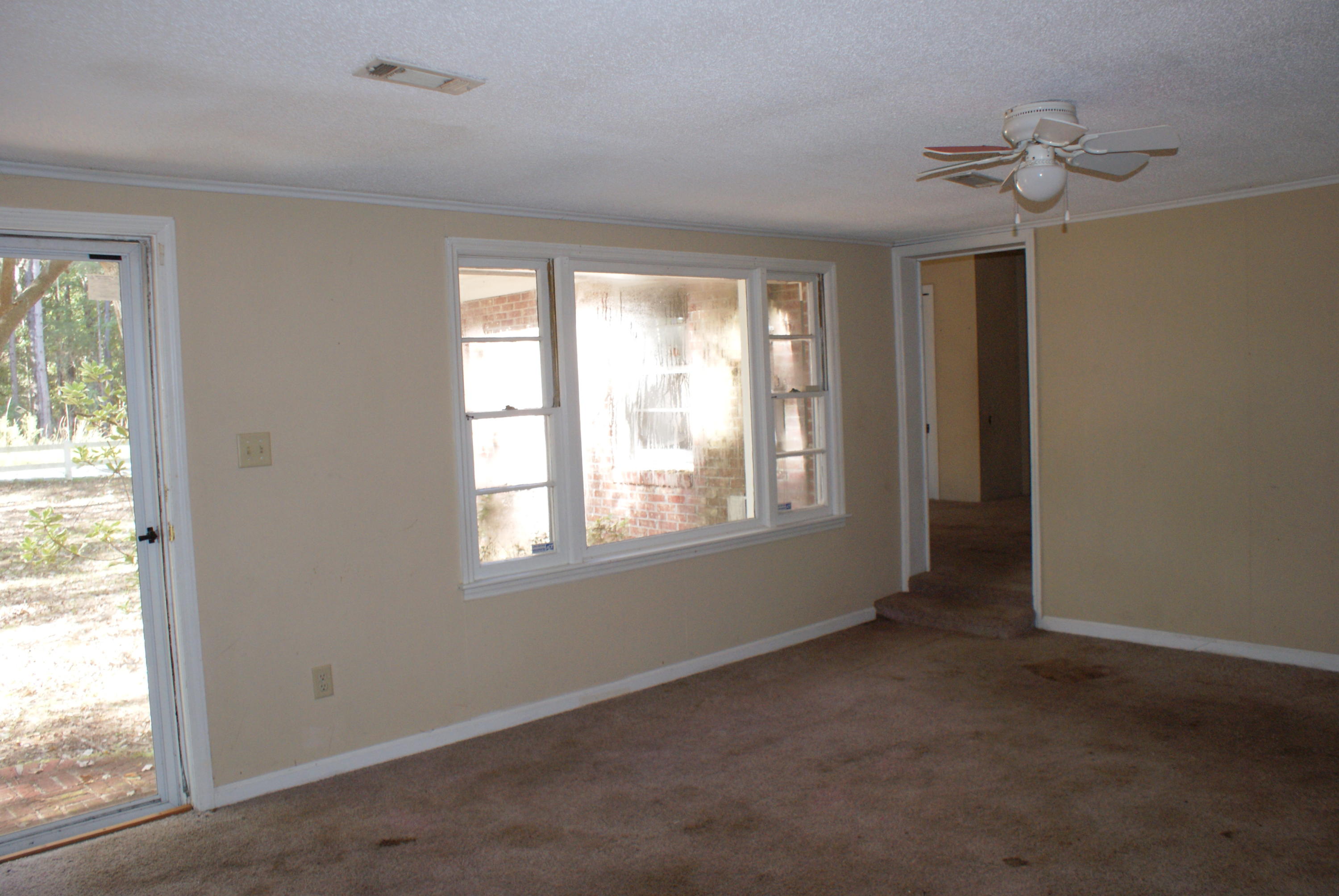 3307 Possum Corner Road Walterboro, SC 29488 - Photo 9 of 24 Living Room