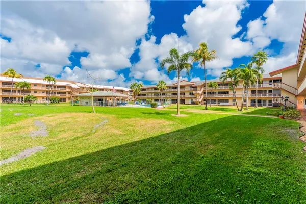 $1,800 | 5300 Washington Street, Unit A137, Hollywood, FL 33021