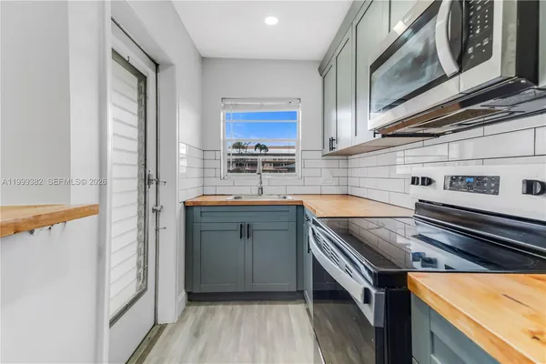 $1,800 | 5300 Washington Street, Unit A137, Hollywood, FL 33021