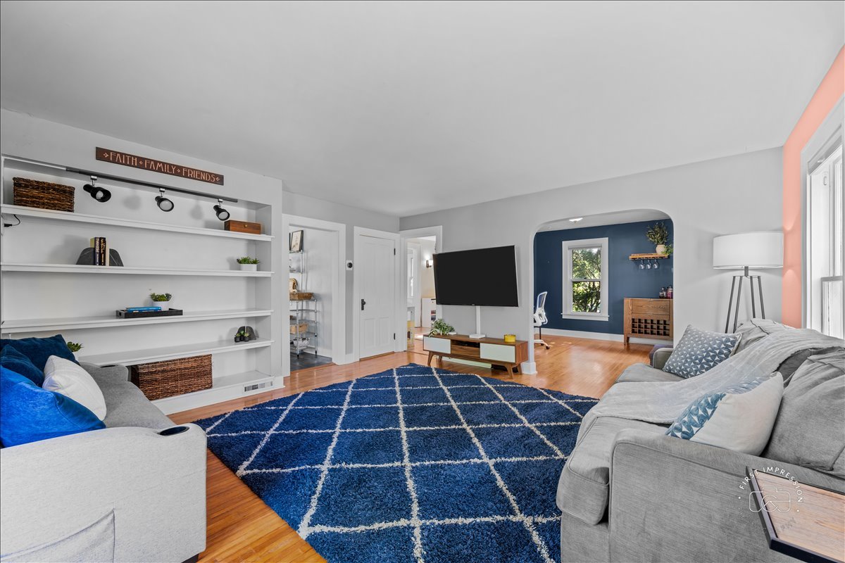 615 Elm Street Batavia, IL 60510 - Photo 2 of 18