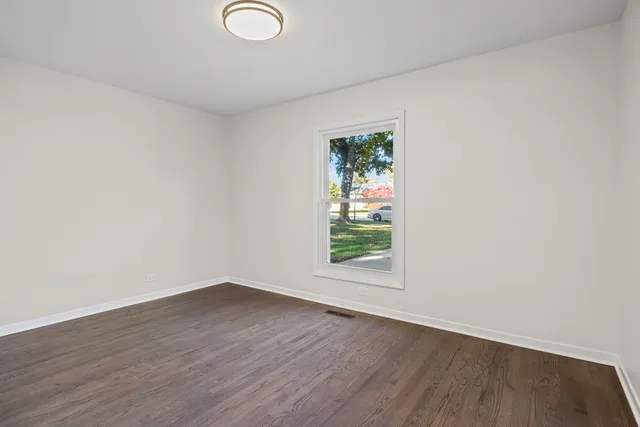 $549,900 | 715 East Valley Lane, Arlington Heights, IL 60004