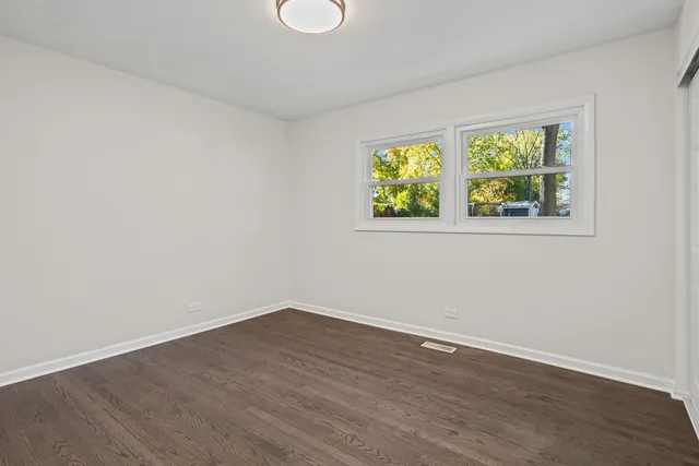 $549,900 | 715 East Valley Lane, Arlington Heights, IL 60004