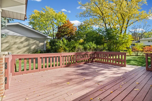 $549,900 | 715 East Valley Lane, Arlington Heights, IL 60004