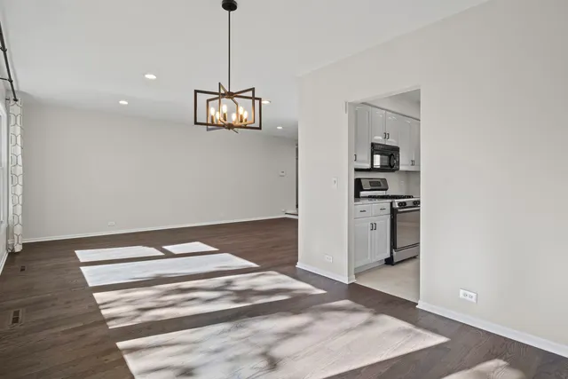 $549,900 | 715 East Valley Lane, Arlington Heights, IL 60004