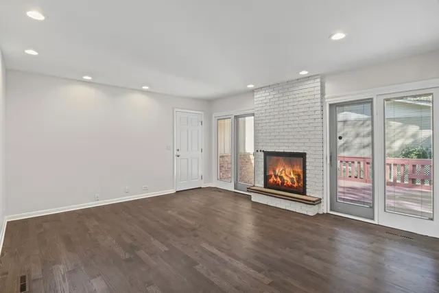 $549,900 | 715 East Valley Lane, Arlington Heights, IL 60004