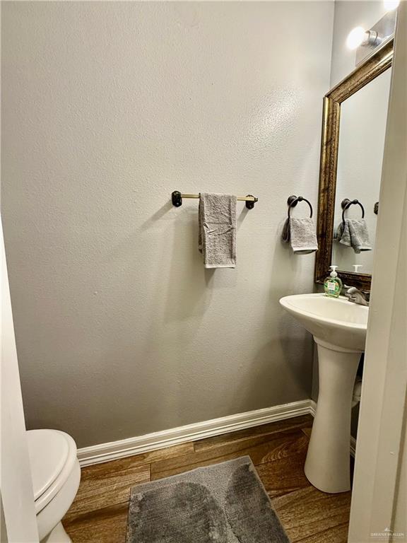 3100 Princeton Avenue McAllen, TX 78504 - Photo 11 of 40 a bathroom with a sink and a toilet