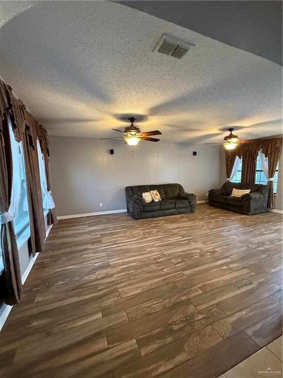 3100 Princeton Avenue McAllen, TX 78504 - Photo 4 of 40 a view of a livingroom with furniture