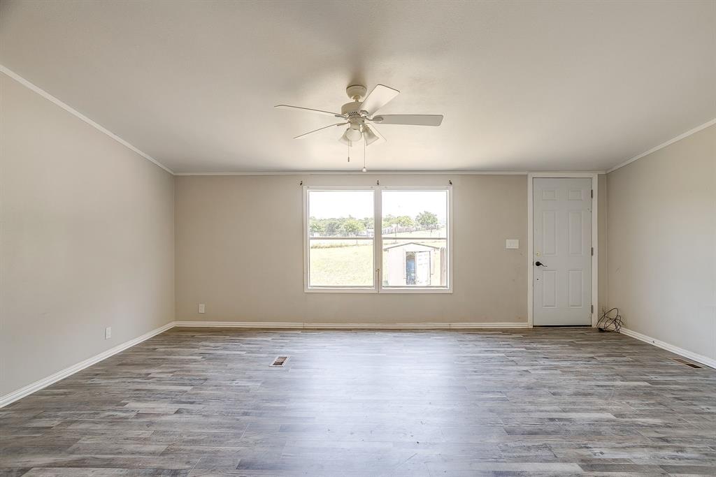 178 Valley Lake Lane Springtown, TX 76082 - Photo 6 of 33