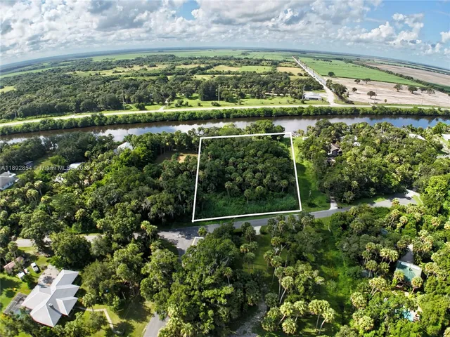 a view of a yard with a lake